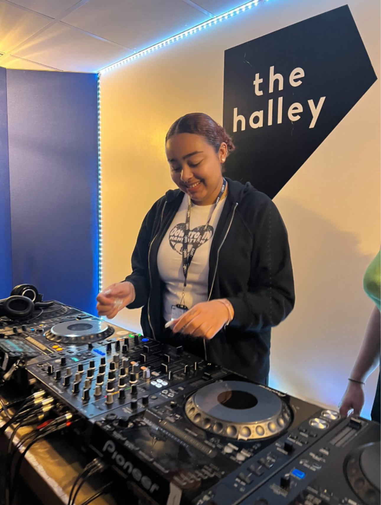 DJing introductory session @ ‘The Halley’